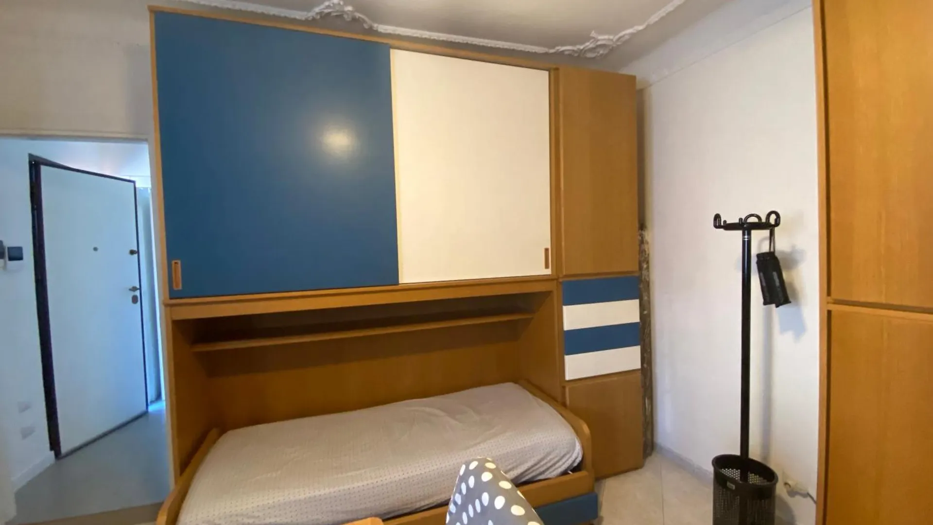 דירות מילאנו Renovated With Two Single Beds 0*,