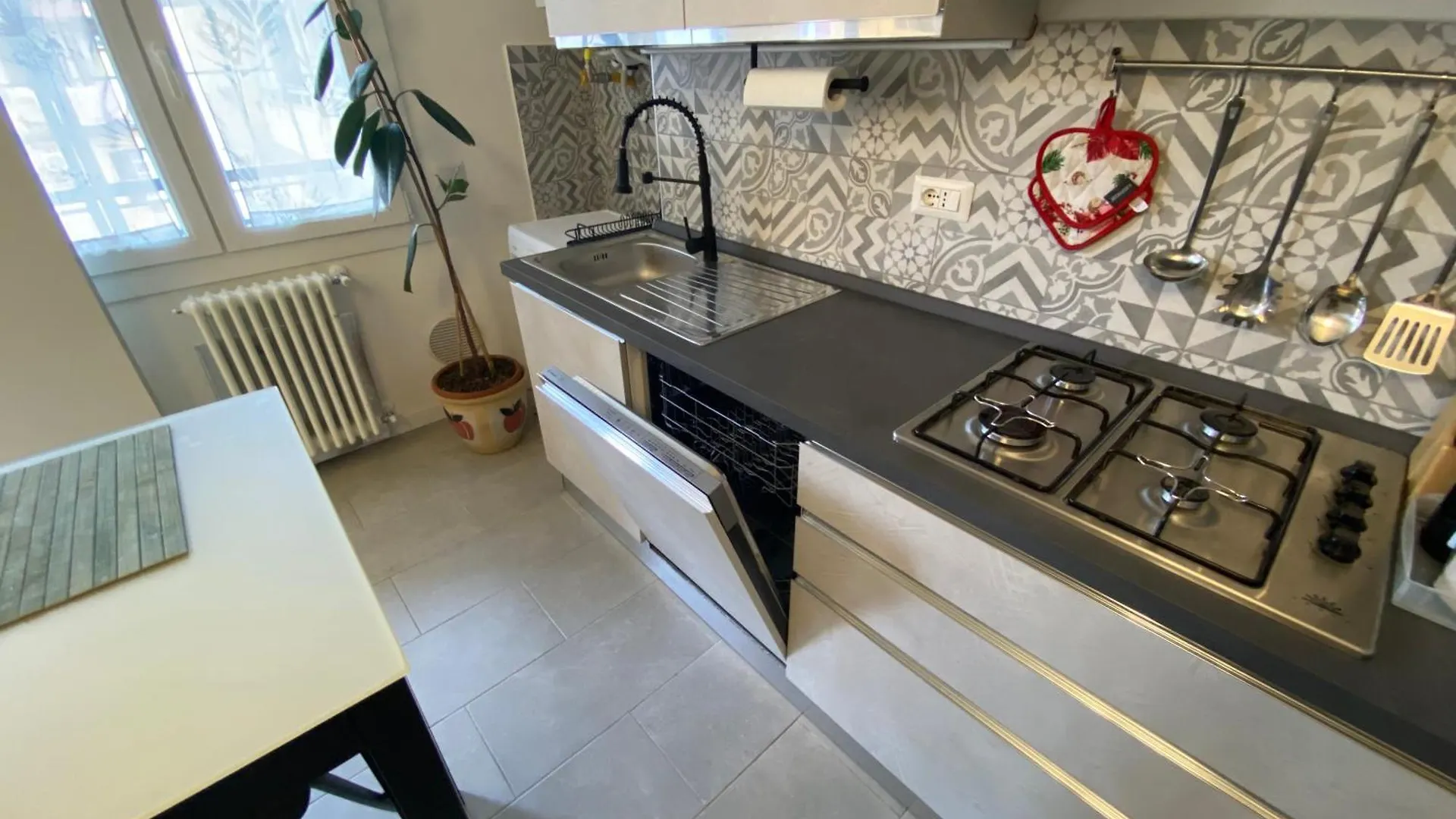 דירות מילאנו Renovated With Two Single Beds איטליה