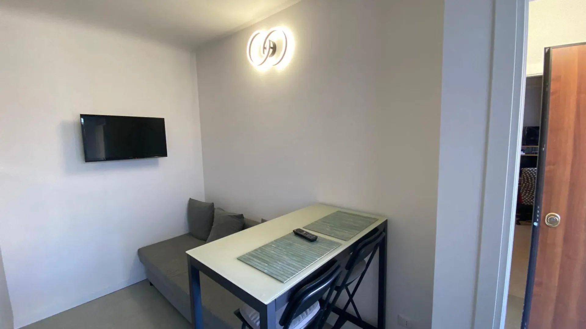דירות מילאנו Renovated With Two Single Beds 0*,  איטליה