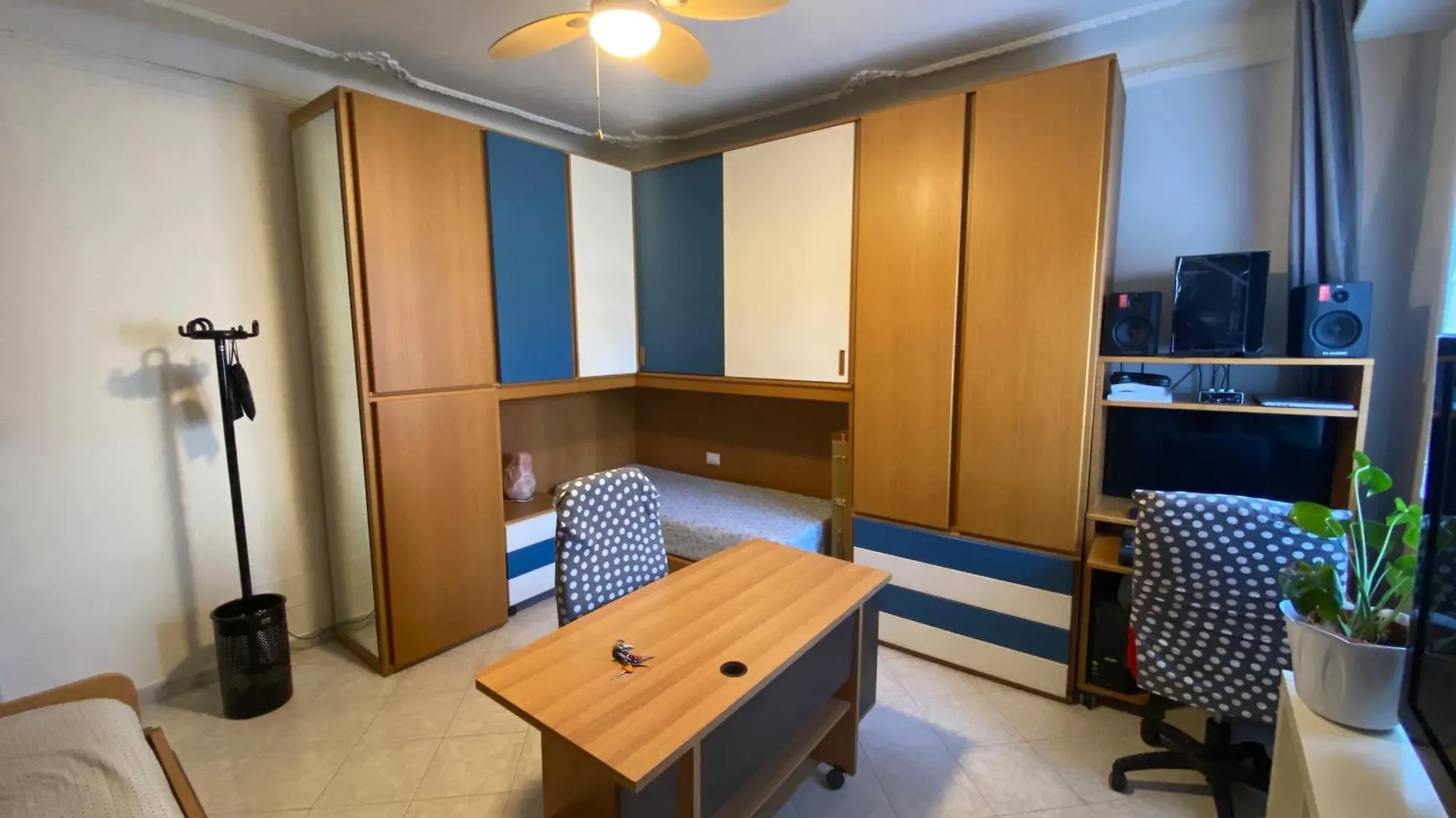 דירות מילאנו Renovated With Two Single Beds