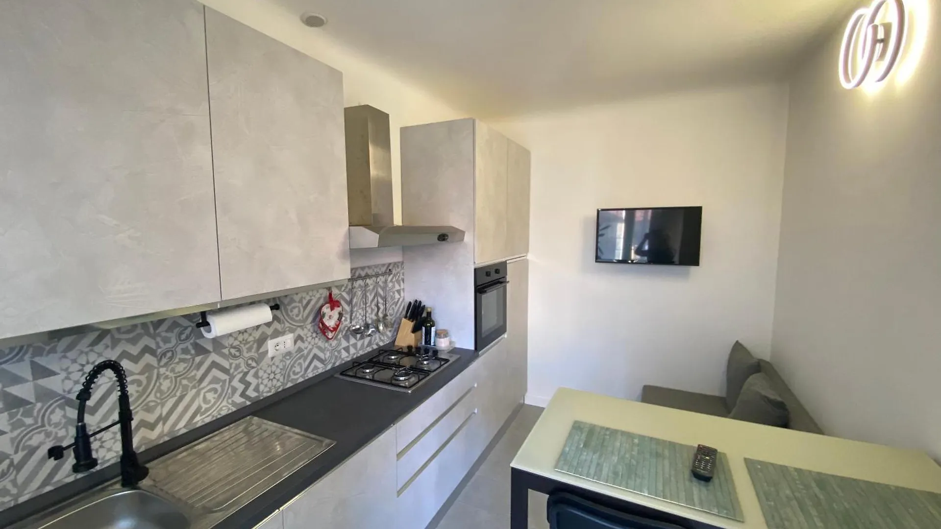דירות מילאנו Renovated With Two Single Beds